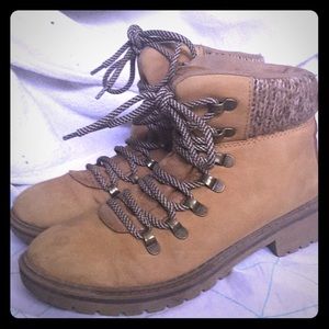 Women’s hiking boots